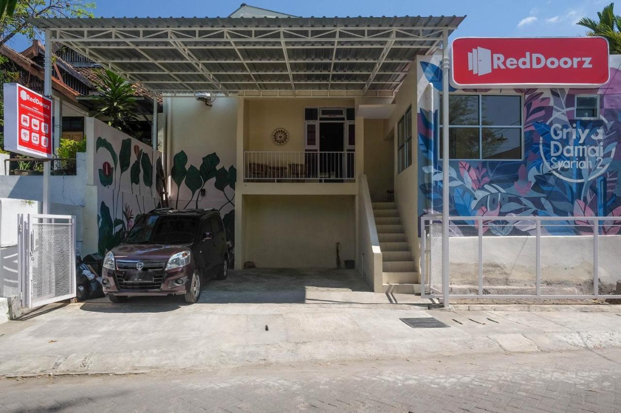 Hotel Reddoorz Syariah Near Universitas Mercu Buana Kampus 2 Yogyakarta Kejayan